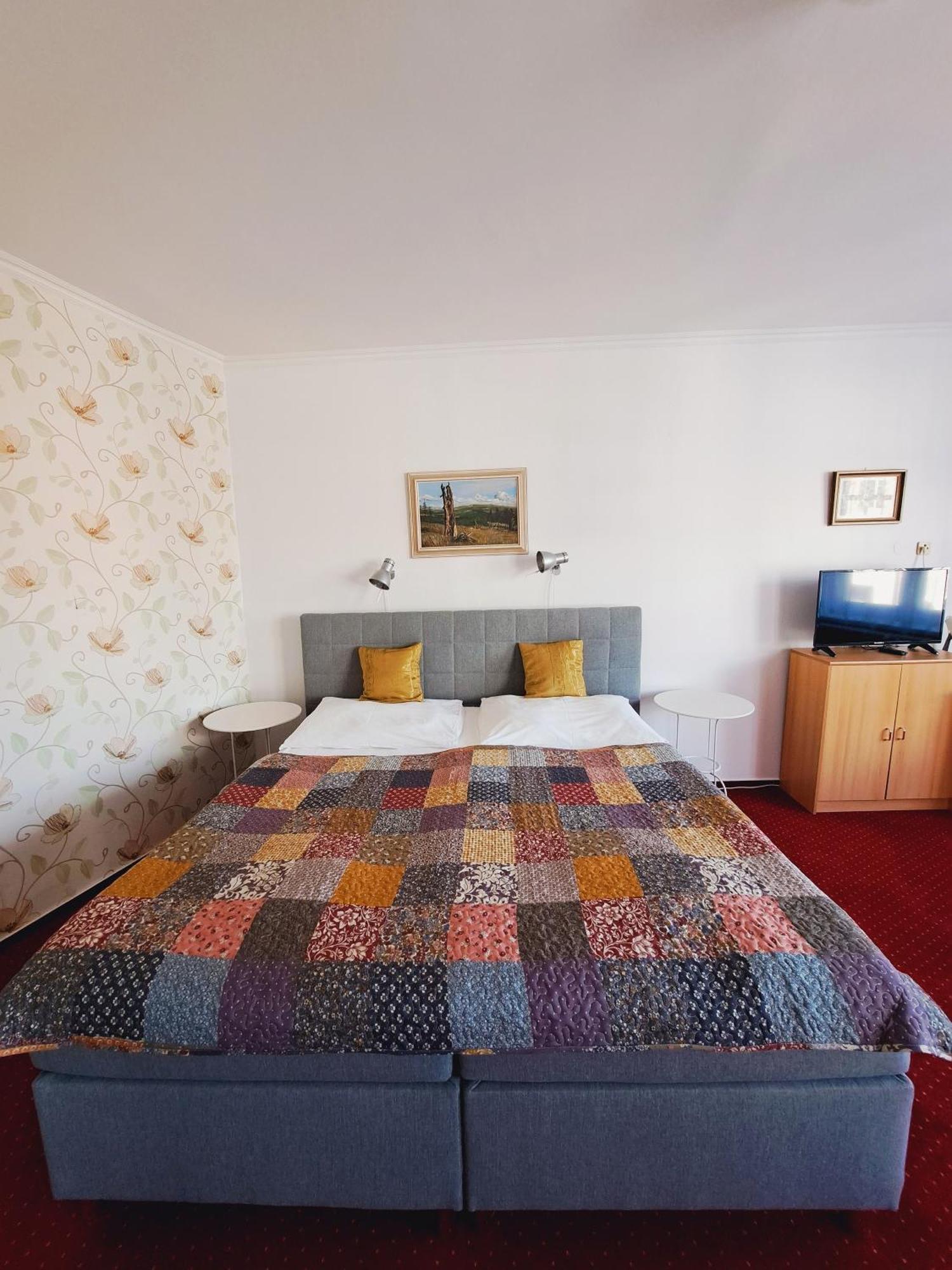 Hotel Grand 탄발트 외부 사진